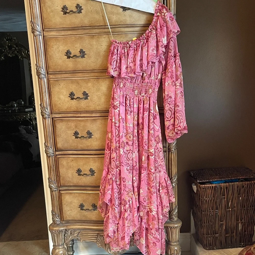 Misa Los Angeles Pink Floral One-Shoulder Midi Dress - Picture 1 of 4